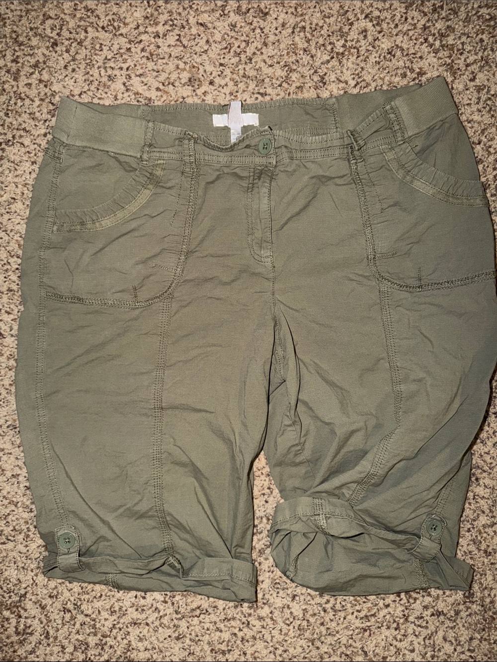 Chicos 3 18 Women’s Olive Green Utility Roll-Cuff Shorts